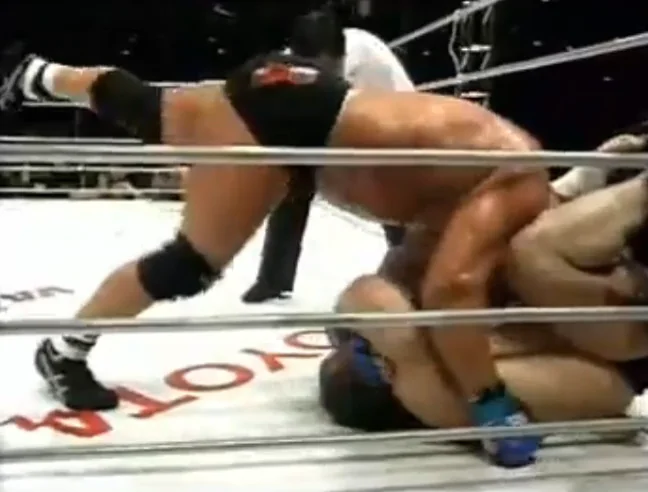 mark-coleman-rains-down-brutal-knees-on-igor-vovchanchyn-to-v0-ODVmMTFrbzZ0aHJmMcyJZhLPYOhtz_WcLLfjR9k-tTjQalS2O9ER7zhvMgSF
